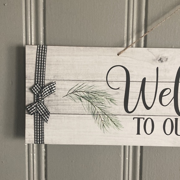 NWT Slatted Wood Horizontal Welcome To Our Home Decor Sign w/ Bows - Picture 3 of 14